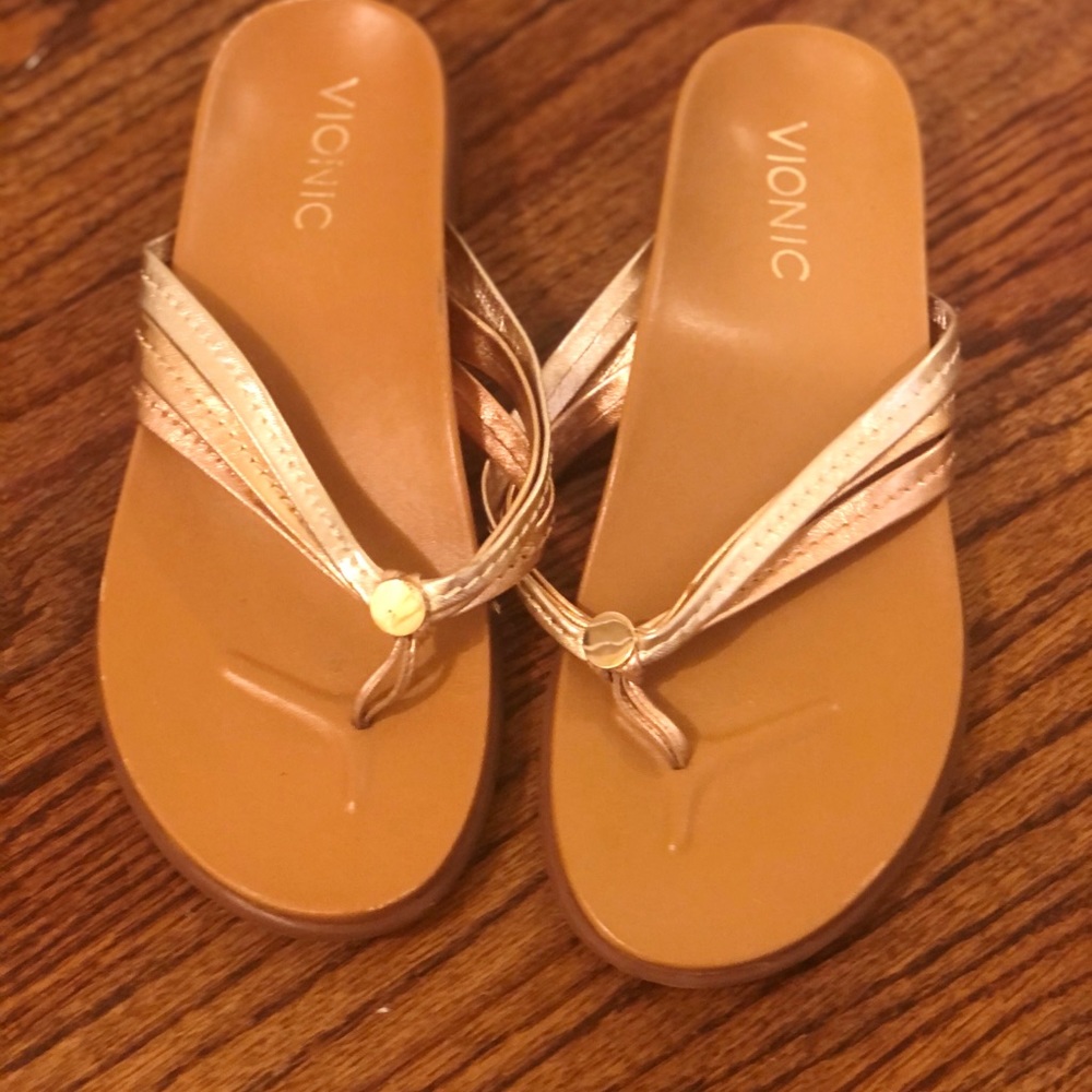 Metallic three tone Vionic flip flops